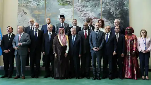 مسؤولون مشاركون في المؤتمر