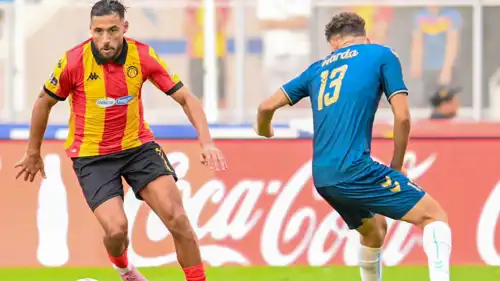 يوسف بلايلي لاعب الترجي في مباراة بالدوري التونسي