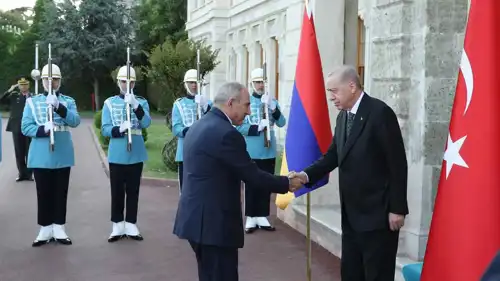 الرئيسان التركي أردوغان ونظيره الأرمني باشينيان