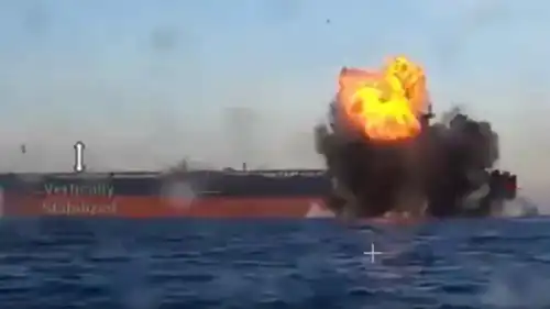 انفجار في ناقلة نفط روسية قرب سواحل السنغال