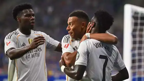 مبابي يمنع فينيسيوس من الاشتباك مع الحكم