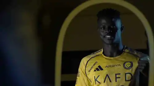 هارون كمارا لاعبا في نادي النصر السعودي