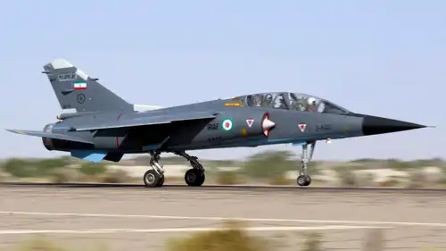 طائرة متابعة لسلاح الجو الإيراني