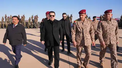 السوداني خلال زيارة قاعدة عين الأسد