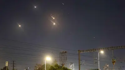 مقذوفات يتم اعتراضها من قبل إسرائيل فوق تل أبيب