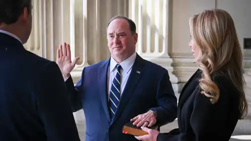 وزير البحرية الأمريكي المُقال جون فيلان