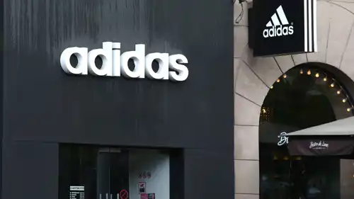 معرض لشركة "أديداس" الألمانية