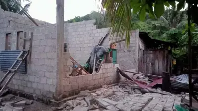 من أثار زلزال سابق في جزر تانيمبار