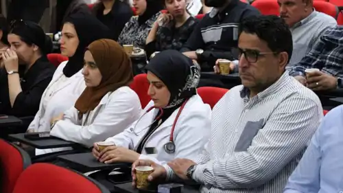 أطباء خلال التأبين