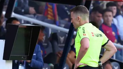 حكم لقاء برشلونة وريال مدريد