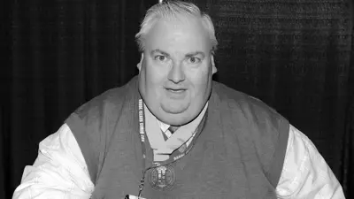 سايمون فيشر بيكر