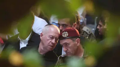 وزير الدفاع الإسرائيلي يتحدث لقائد الأركان