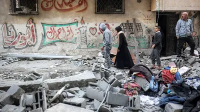 دمار بعد قصف على مخيم البريج في غزة