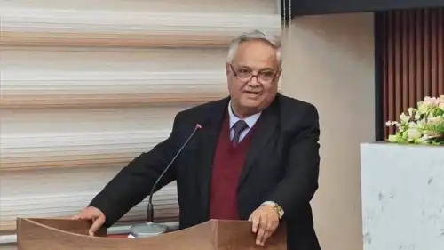 الشاعر والباحث العراقي هشام عبد الكريم