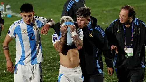 حسرة شباب الأرجنتين بعد الخسارة أمام المغرب