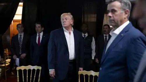 ترامب وهو يتابع عملية اعتقال مادورو