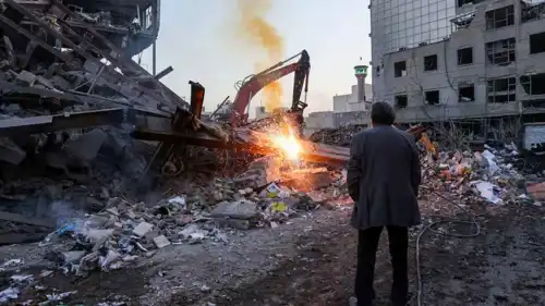 الدمار في طهران إثر القصف العنيف