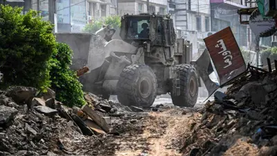 جرافة إسرائيلية في الضفة الغربية