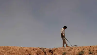 عملية البحث عن الألغام في سوريا