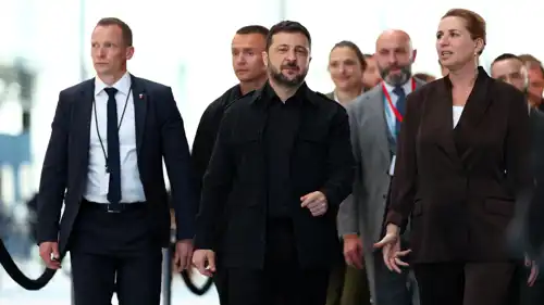 الرئيس الأوكراني فولوديمير زيلينسكي خلال قمة كوبنهاغن