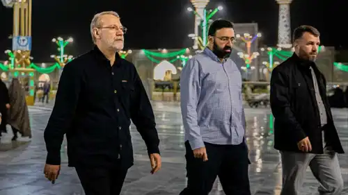 علي لاريجاني ونجله مرتضى ورئيس الفريق الأمني للاريجاني