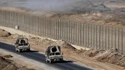 مركبات عسكرية إسرائيلية على حدود غزة