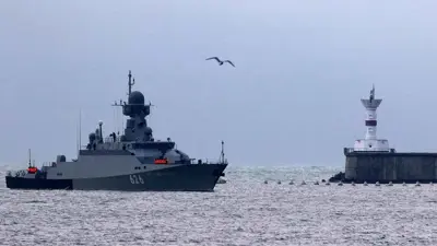سفينة حربية روسية في بحر قرب شبه جزيرة القرم