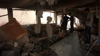 آثار غارة إسرائيلية على غزة