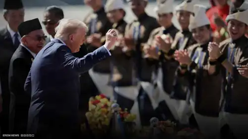 إيقاع الطبول الماليزية يحرّك ترامب.. "لم يتحمل فبدأ بالرقص"