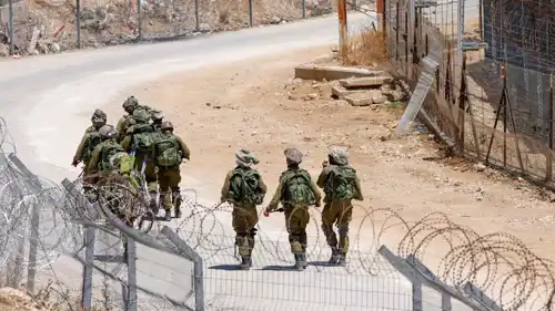 جنود إسرائيليون على الحدود مع سوريا