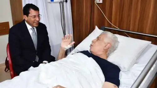 أشرف صبحي وزير الرياضة يزور حسن شحاتة مدرب منتخب مصر الأسبق