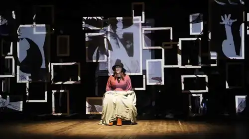 مشهد من مسرحية الدالية