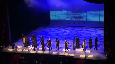 مشهد من العرض