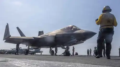 مقاتلة أمريكية ضمن الحشود في الشرق الأوسط