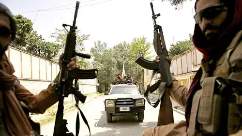 فرق الإطفاء تكافح على طول الحدود الباكستانية الأفغانية