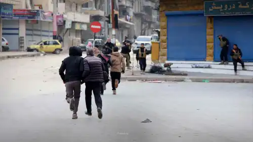 مدنيون يغادرون مواقع الاشتباكات في حلب