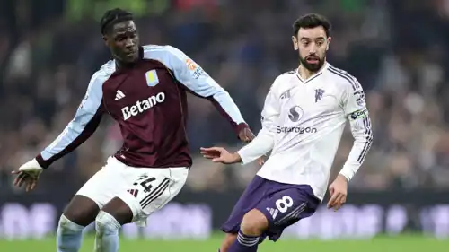 مباراة مانشستر يونايتد وأستون فيلا في الدوري الإنجليزي