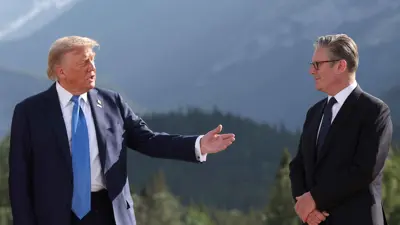 كير ستارمر ودونالد ترامب خلال قمة مجموعة السبع