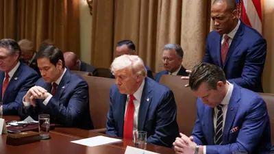 دونالد ترامب في اجتماع مع أعضاء إدراته