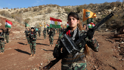 عناصر مسلحة تتبع لجماعة "بيجاك" الكردية 