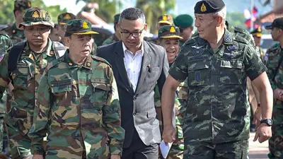 القائد العام للجيش التايلاندي عند الحدود مع كمبوديا