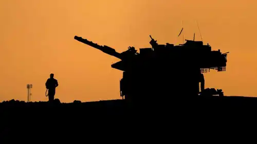 ألية عسكرية إسرائيلي في غزة