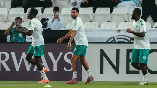 رياض محرز في تدريبات الأهلي السعودي