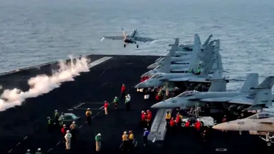 حاملة الطائرات الأمريكية هاري ترومان في البحر الأحمر