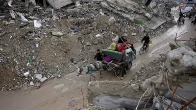 نازحون يفرون من مناطقهم مع تجدد الحرب في غزة