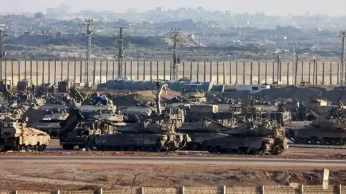 مدرعات إسرائيلية تستعد لاجتياح غزة