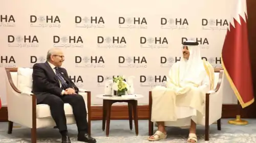 أمير قطر خلال استقباله رئيس الوزراء اللبناني