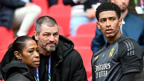 جود بيلينغهام مع عائلته