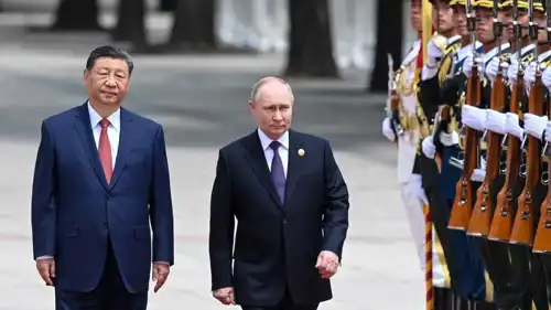 الرئيسان الروسي بوتين والصيني شي.