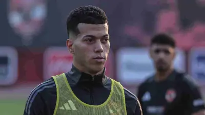 إمام عاشور نجم الأهلي المصري